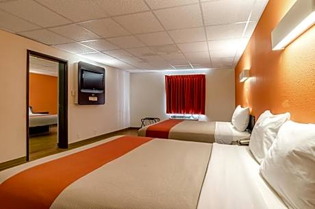 Queen Room with Two Queen Beds - Disability Access - Non-Smoking