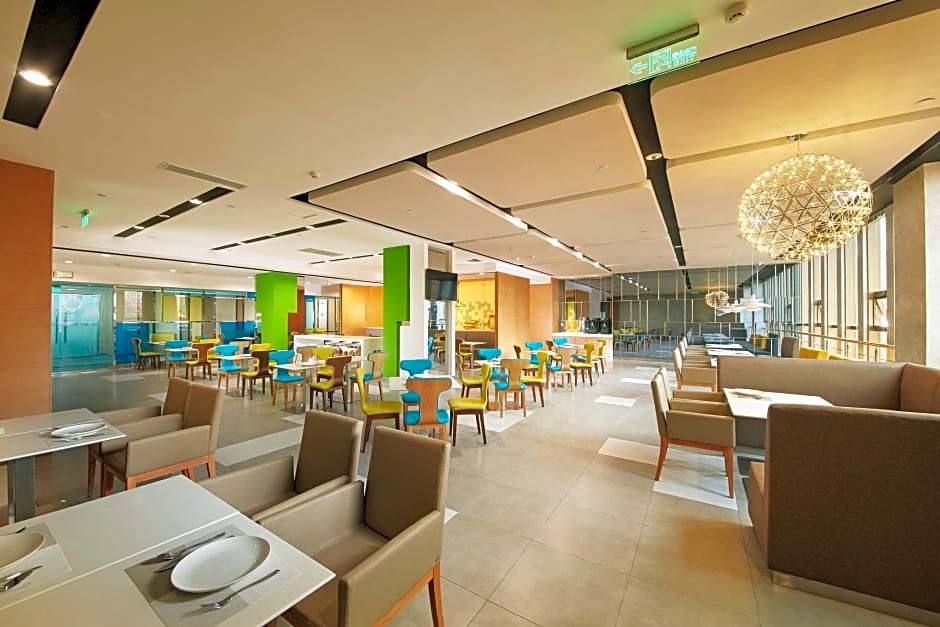 Holiday Inn Express Leshan City Square By IHG