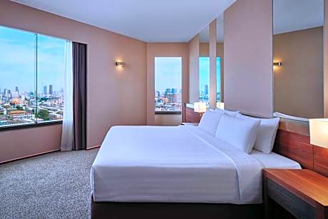 One-Bedroom Executive Suite - Executive Lounge Access