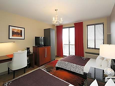 Deluxe Two Full Beds with Balcony
