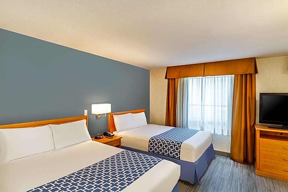 Econo Lodge Inn & Suites University