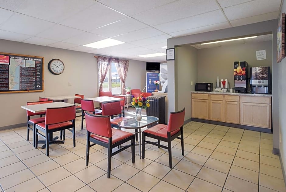 ECONO LODGE INN & SUITES