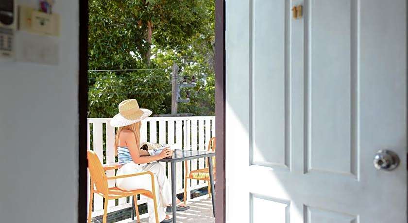 Sidewalk Boutique Hotel