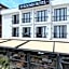8 Rooms Hotel