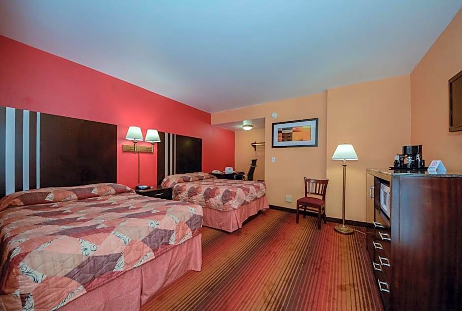 Rodeway Inn Macarthur Airport