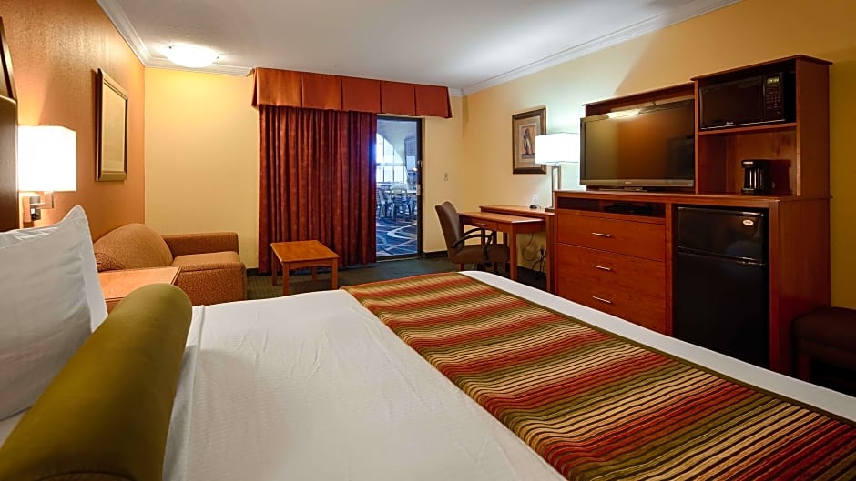 Photo 1 of 11 of Oversized 1 King Bed, Jacuzzi®
