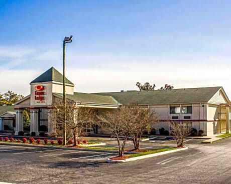 Econo Lodge & Suites