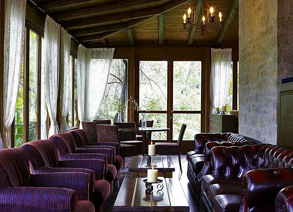 Country Club Hotel & Suites