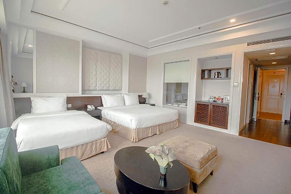 Photo 1 of 17 of Junior Suite