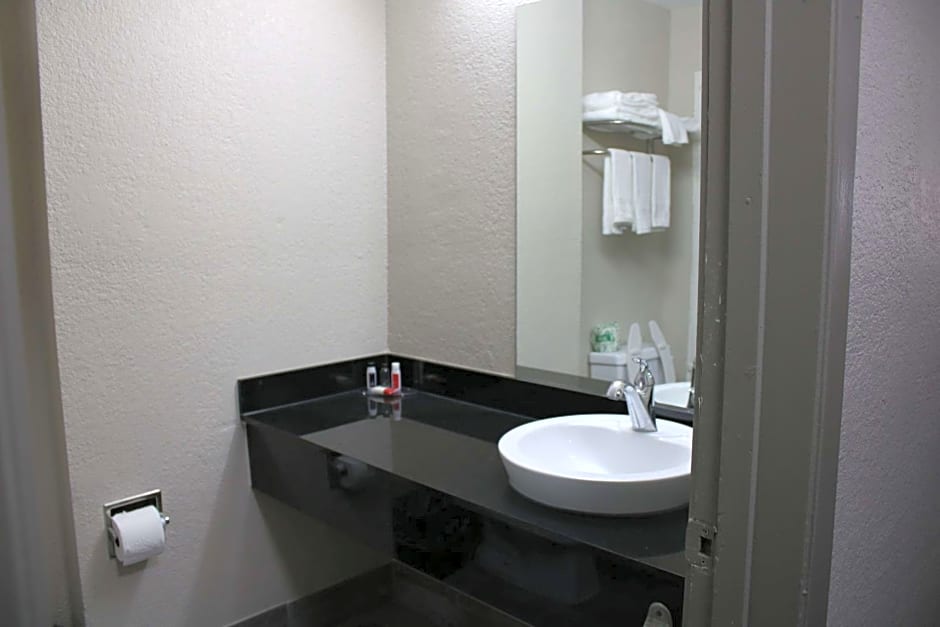 Days Inn by Wyndham Waco University Area