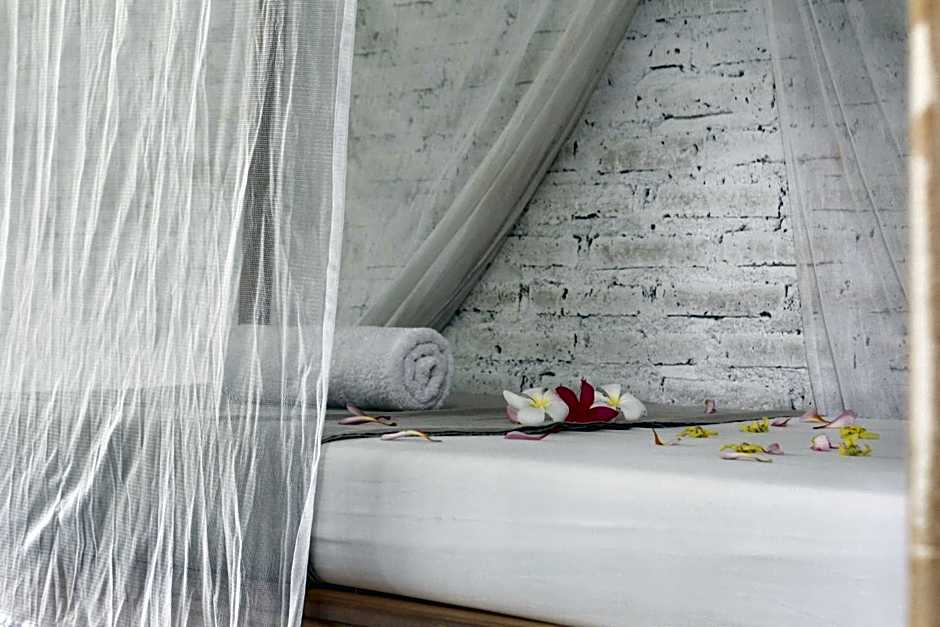 Jungle House - surf & stay