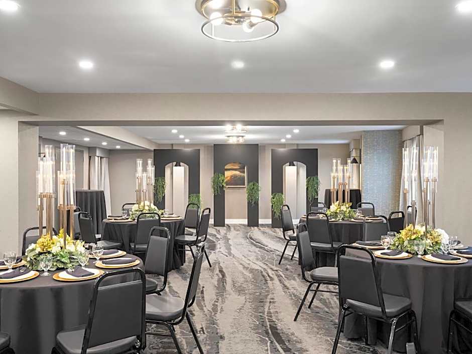 Holiday Inn Calgary Airport By IHG