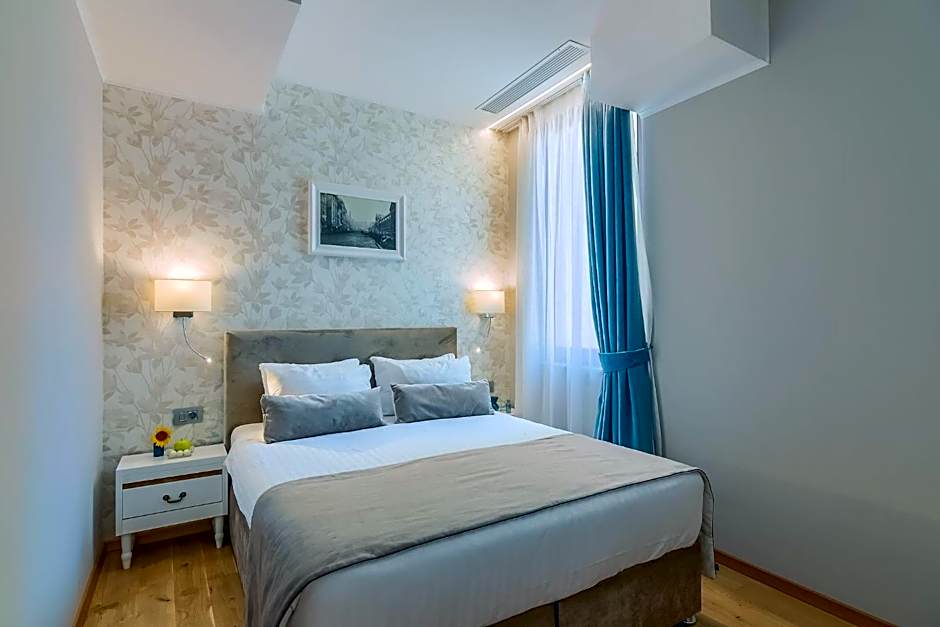 New Era Hotel Old Town - Covered paid parking within 10 minutes walk