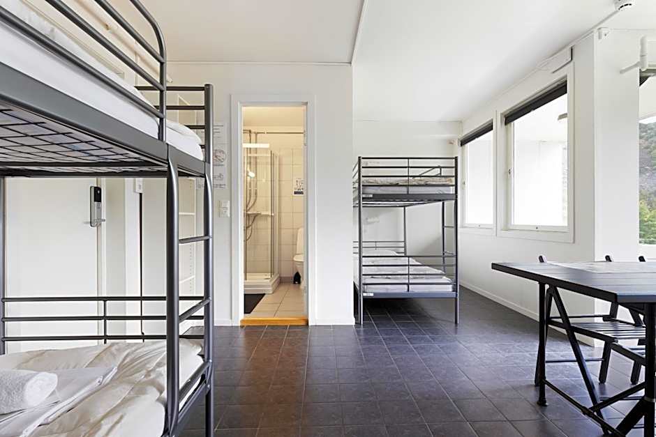 Foto 1 van 8 van Bed in 8-Bed Mixed Dormitory Room