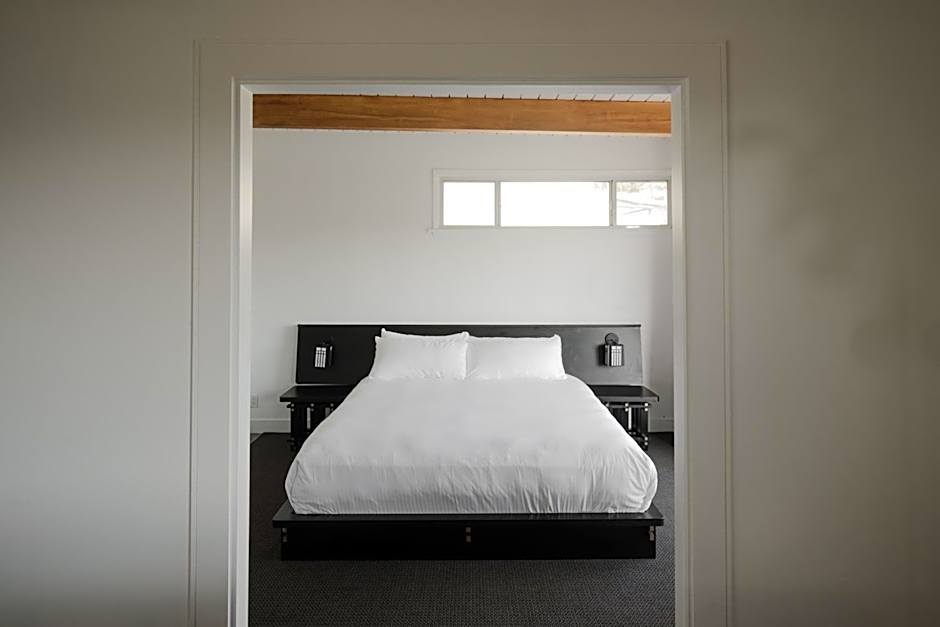 Hollywood Hills Hotel