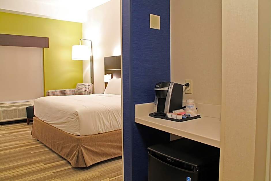 Holiday Inn Express & Suites St. Louise South I-55 By IHG