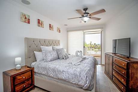 Three-Bedroom Apartment with Balcony