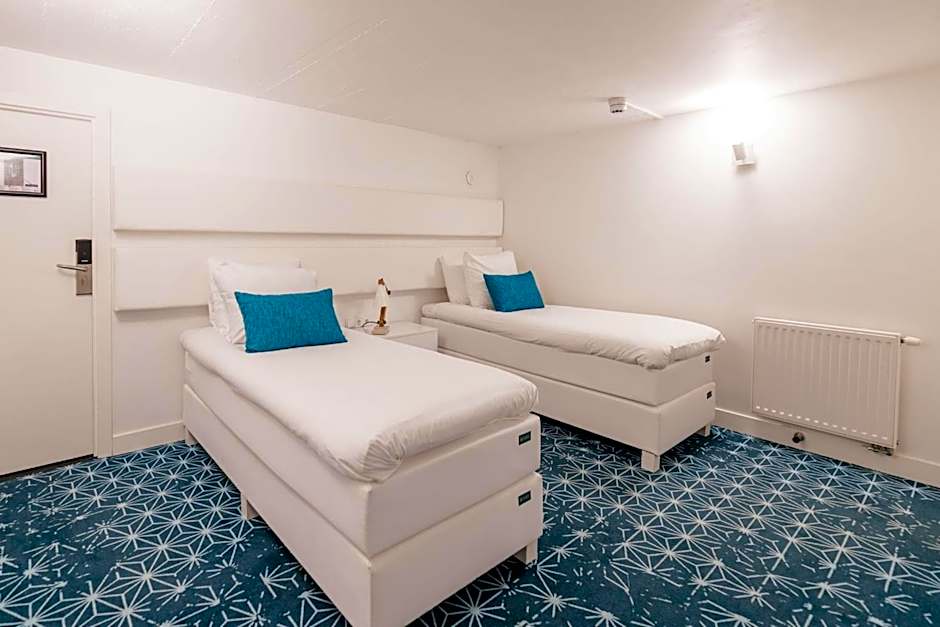 YAYS Amsterdam Salthouse Canal by Numa