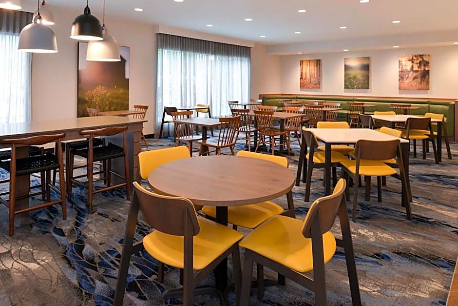 Fairfield Inn & Suites by Marriott Arlington Near Six Flags