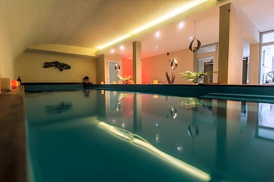 BlackStone Apart Boutique Hotel