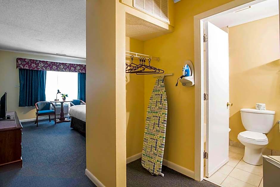 TiltonLodge Inn & Suites