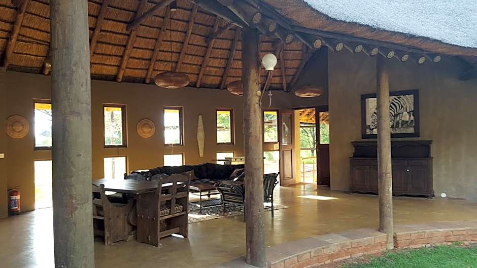 Zebula Golf and Wildlife Estate - Giraffe Plains Pax 4 - Moi Signature Luxury villa