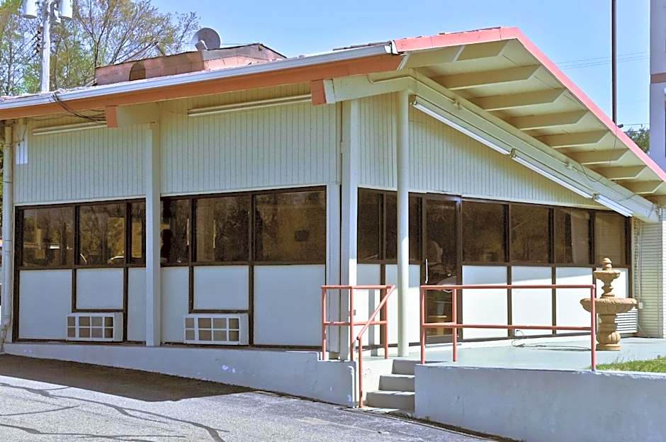 Village Inn Annapolis MD