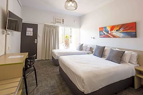 Queen and Single Studio