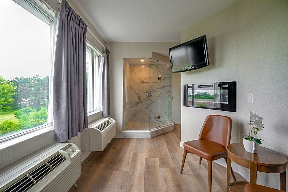 Monte Carlo Inns Oakville Suites