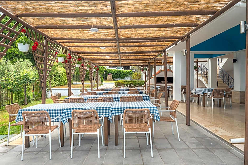 Kamari Beach Hotel