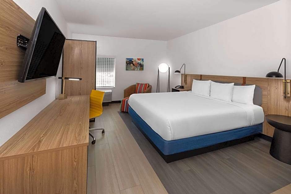 La Quinta Inn & Suites by Wyndham El Paso East Loop-375