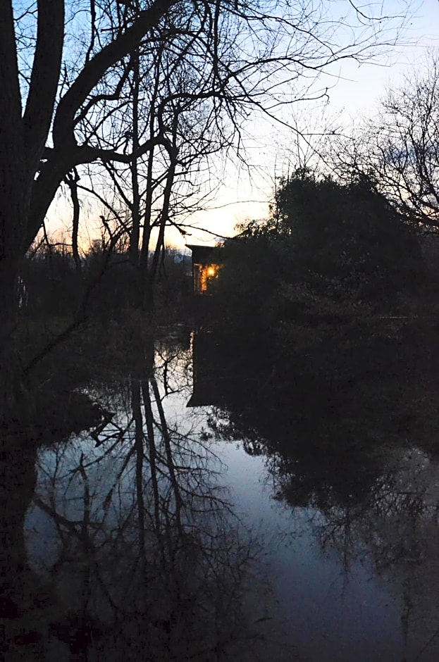 Les Cabanes Des Marais