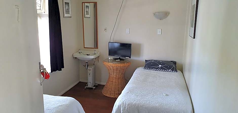 Hotel Motueka Backpackers, Loud Live Music Friday Saturday Nights