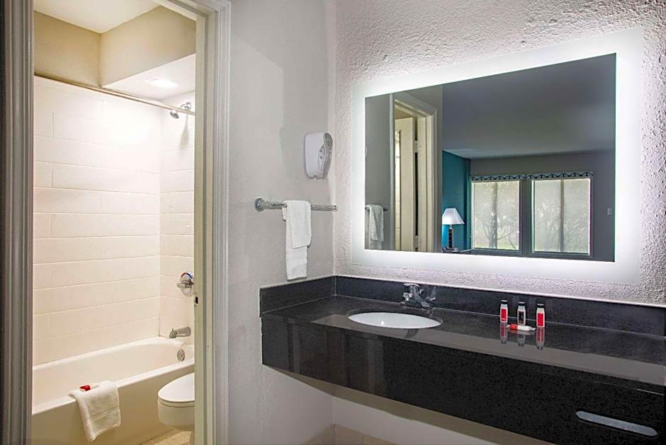 Days Inn by Wyndham Mobile I-65