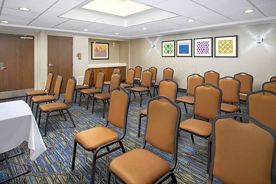 Holiday Inn Express Boston  Saugus By IHG