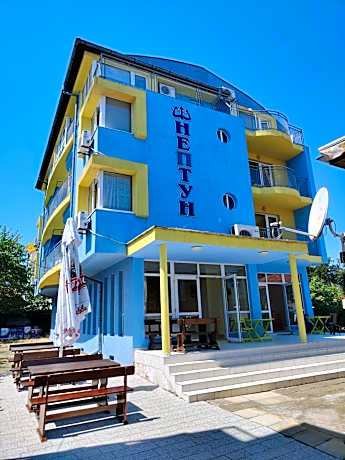 Family hotel Neptun - Lozenets