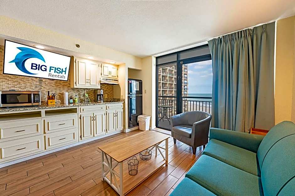Oceanfront Views, Recently Renovated Kitchen,Pools