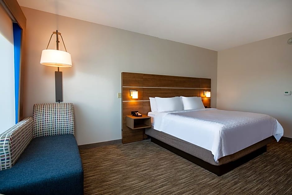 Holiday Inn Express And Suites Beloit By IHG