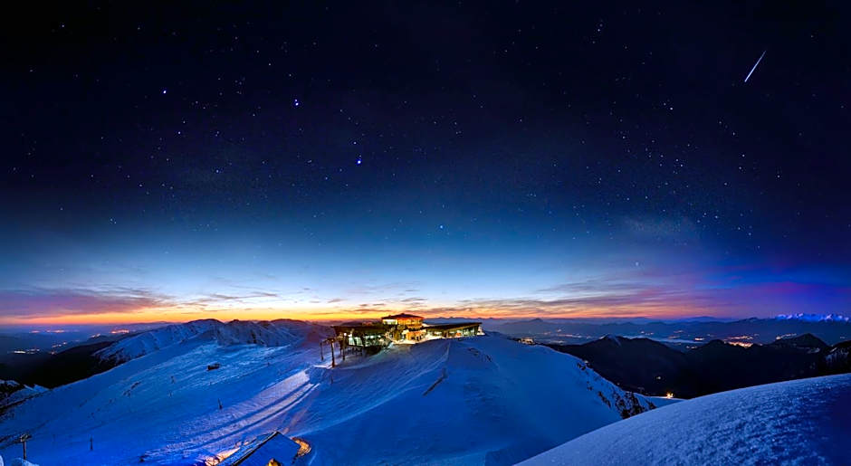 Noc na Chopku, Rotunda