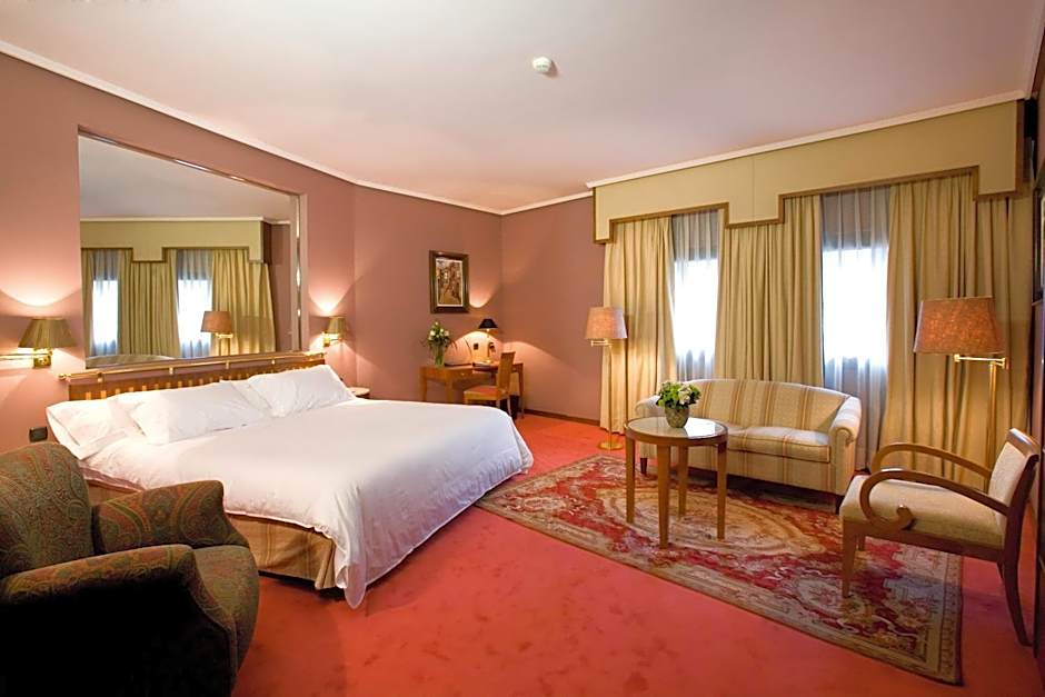 Photo 1 of 5 of Suite