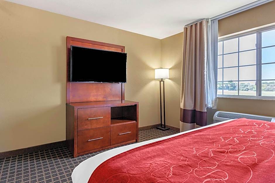 Comfort Suites Delavan - Lake Geneva Area