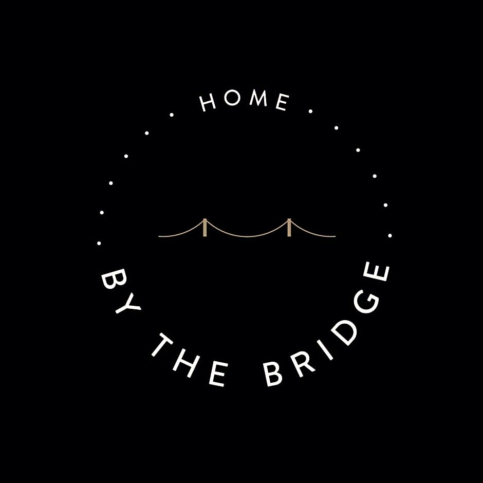 Home by the Bridge Hotel