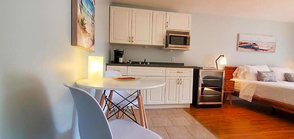 Oasis by the Bay Vacation Suites