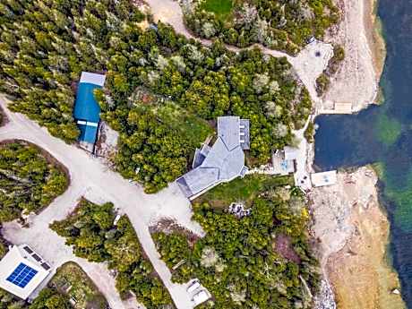 Stunning waterfront w spa dog run