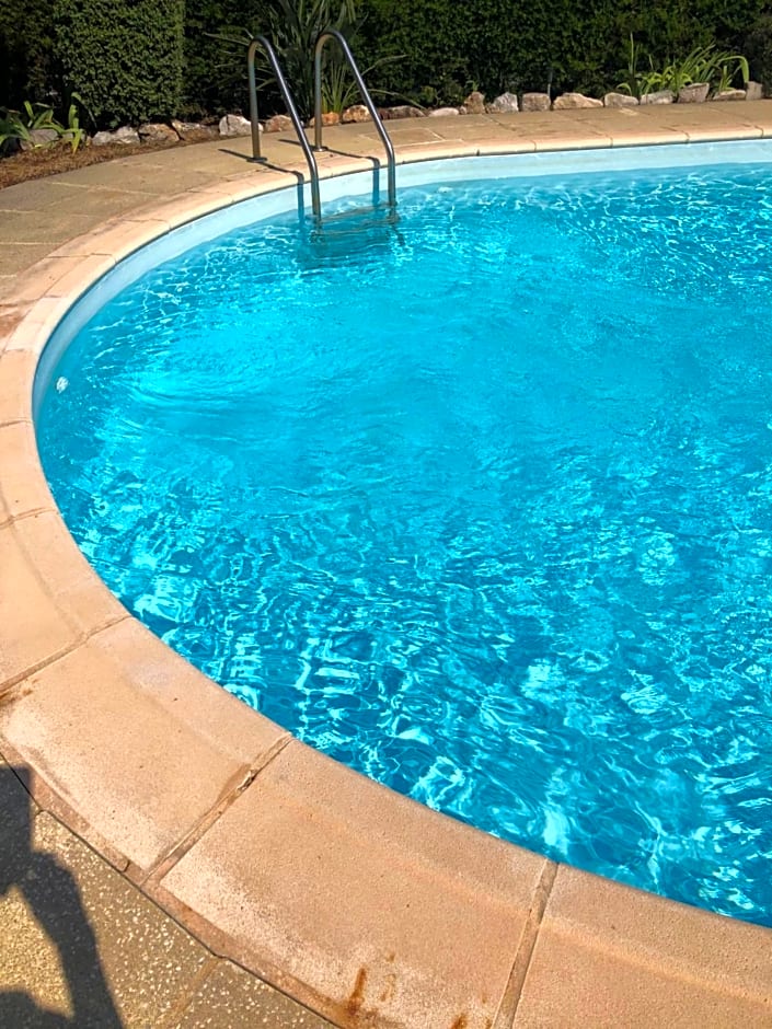 Villa C3 Arthur Rimbaub chambre d¿hôte piscine proche mer plage 600m