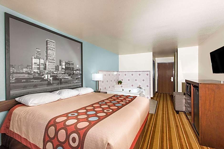 Super 8 by Wyndham Claremore OK