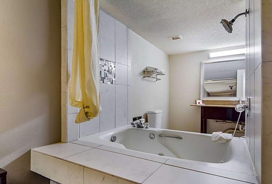 Econo Lodge South Garner