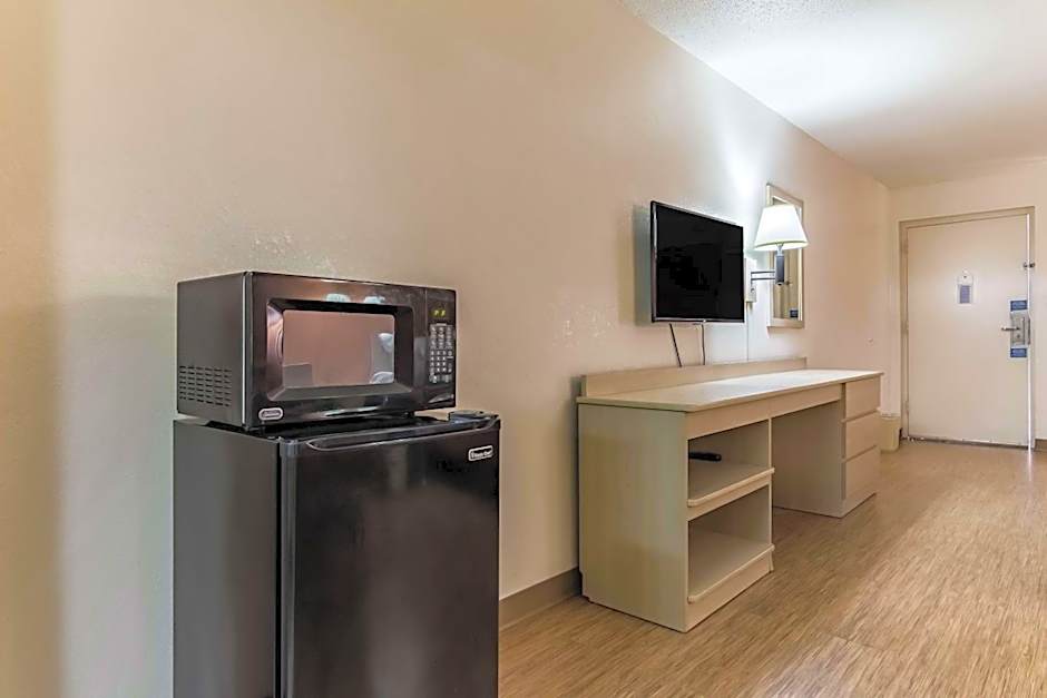 Motel 6-Raleigh, NC - Cary
