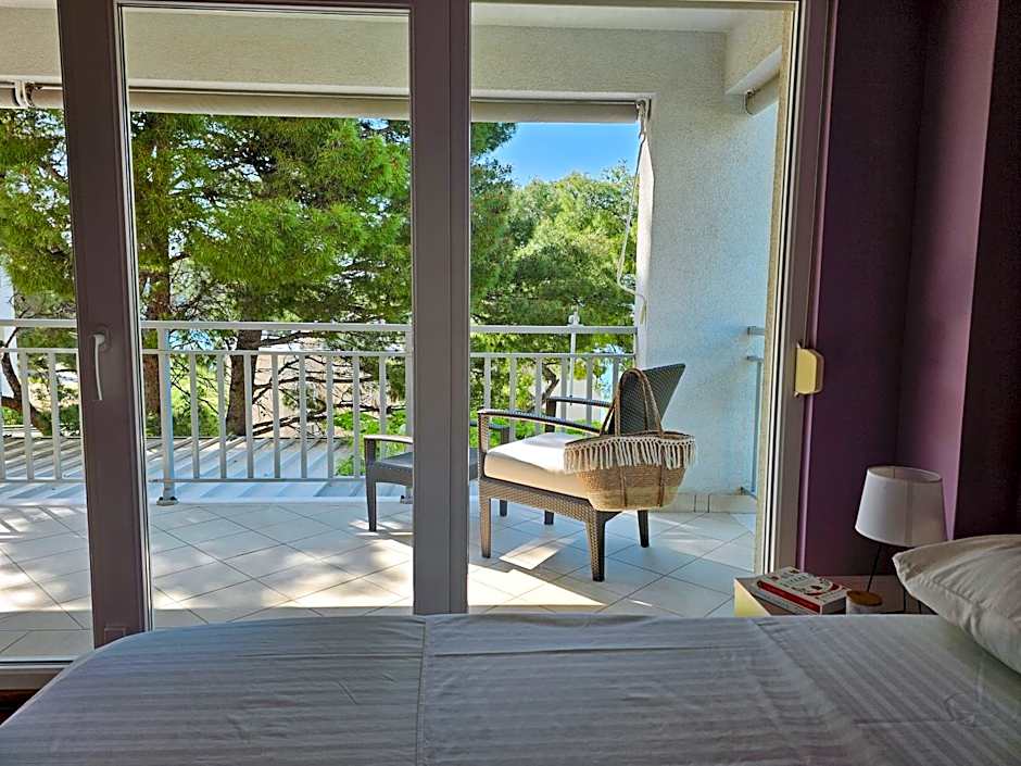 Apartment Mirna, 2-bedroom Apartment, Overlooking the Beach