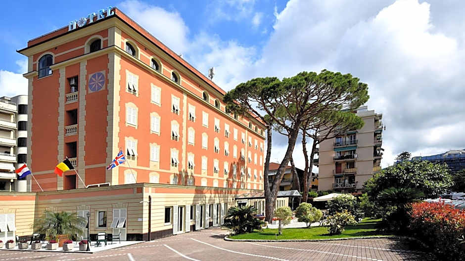 Hotel Sud Est by Fam Rossetti